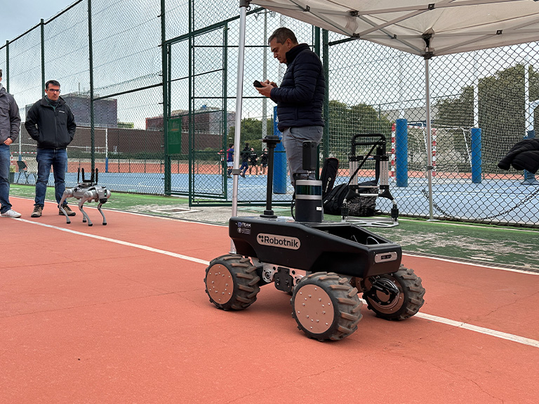Pruebas de control del robot móvil AGV