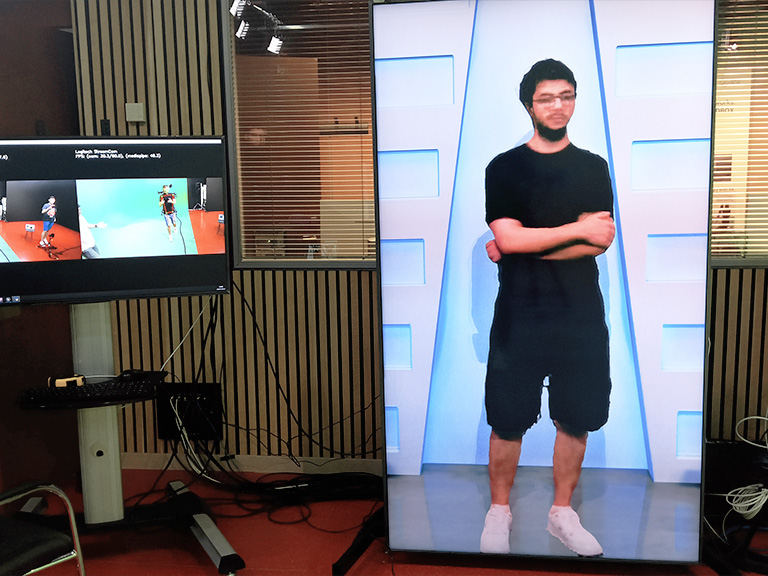 Prototipo de pantalla holográfica con sistema de tracking